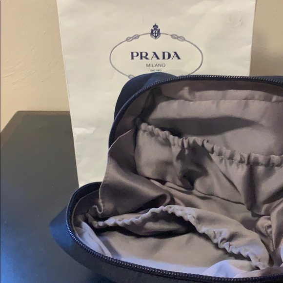 Prada make up bag - - Picture 4 of 5